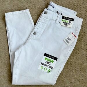 D. Jeans High Waist Ankle Cut